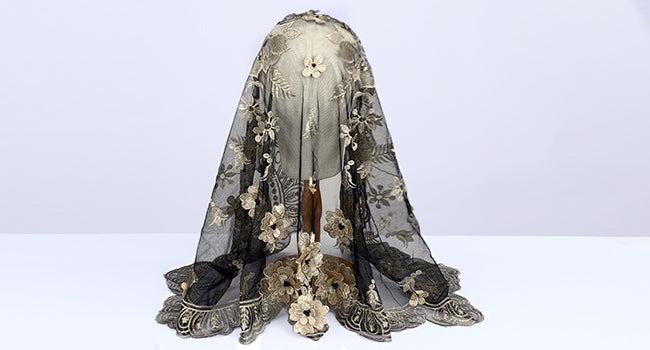 Bozidol Catholic Chapel Mantilla Veil Spanish Lace Head Covering Church Mass Veil for Religious Christian (Black-Gold)